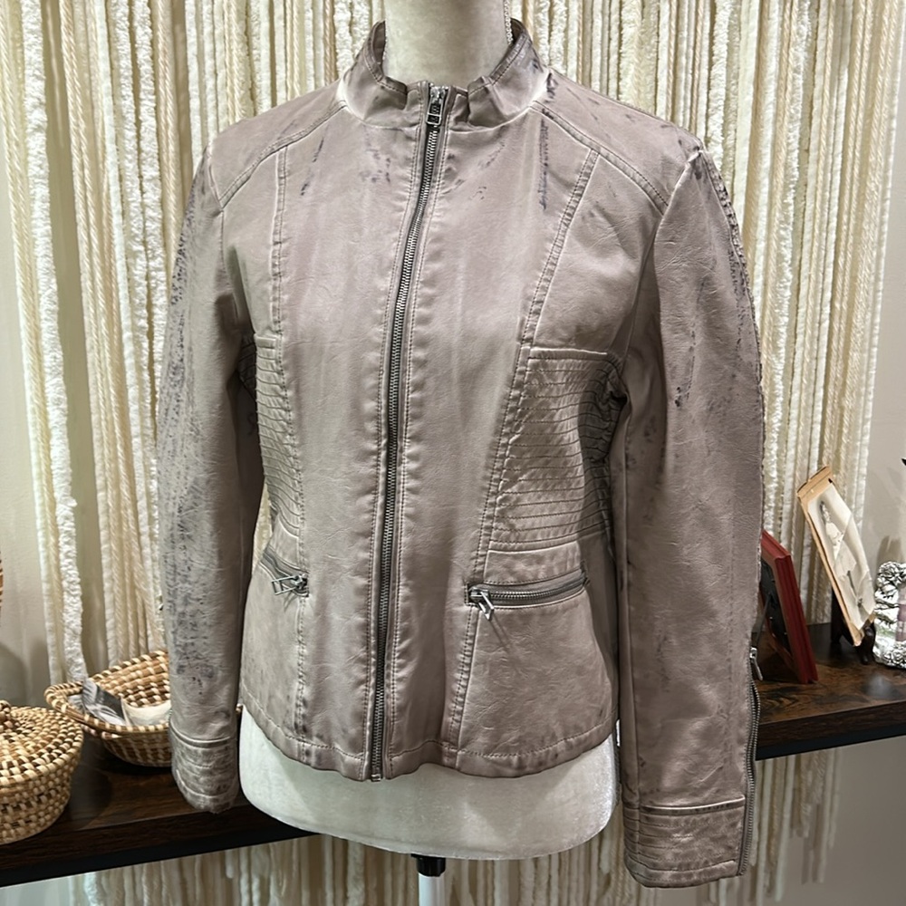 GRUNGE/Distressed Faux Leather - Picture 14 of 16